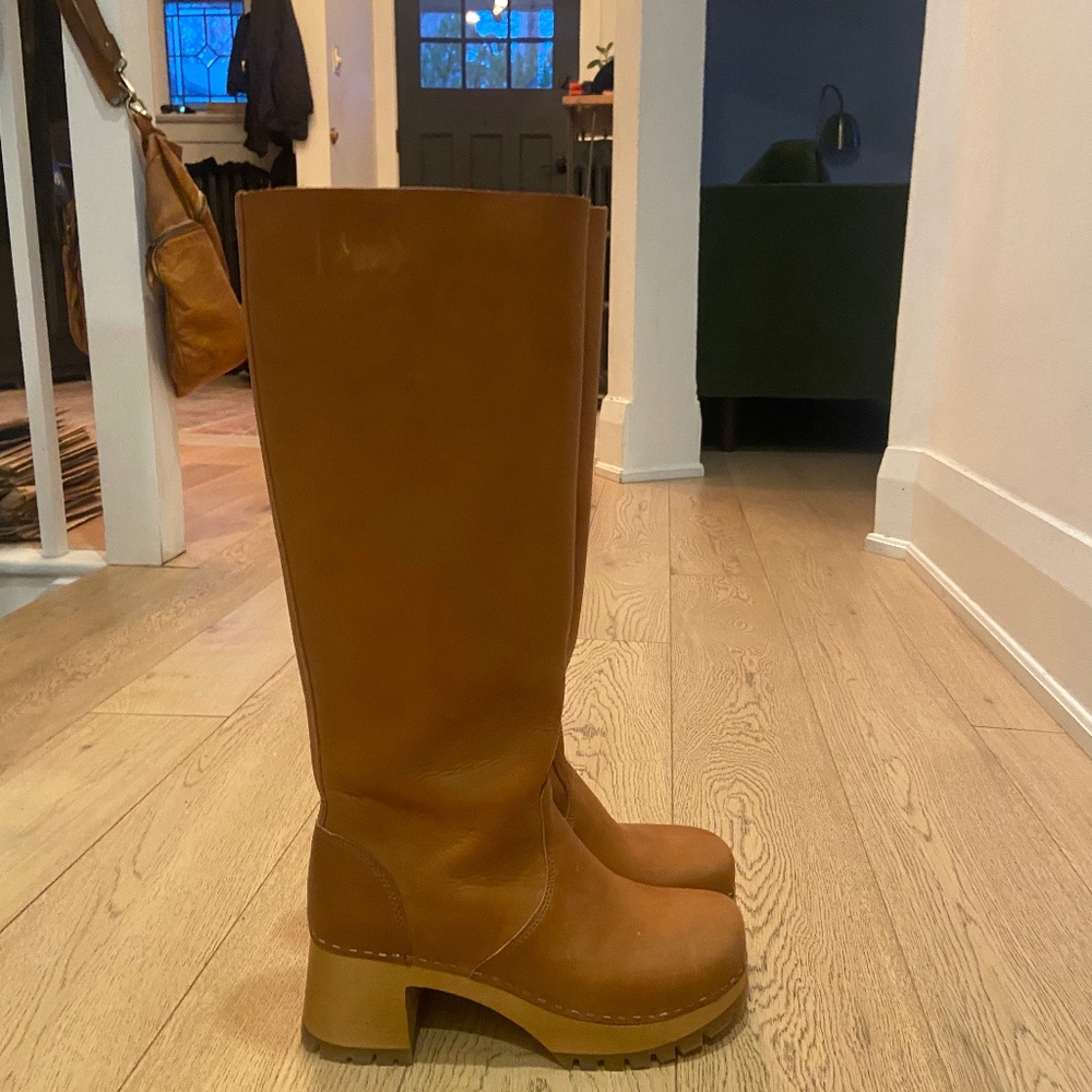 LIKE NEW SWEEDISH HASBEENS TALL BOOTS